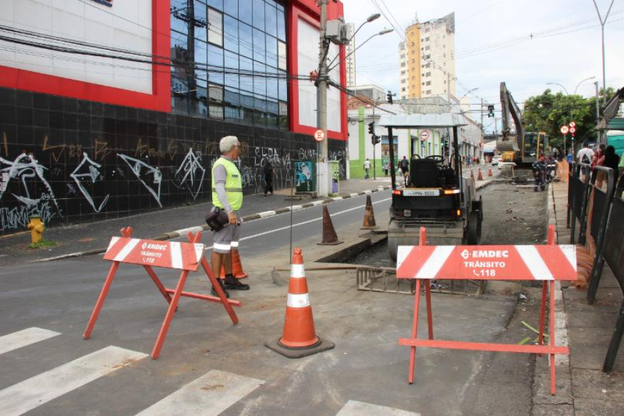 Trecho da avenida Prestes Maia tem bloqueio parcial para obras